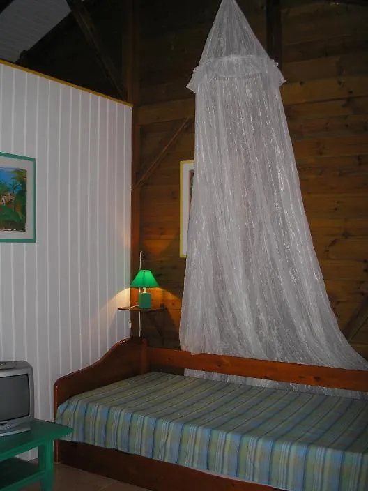 Gwan Thazar En Guadeloupe Apartment Bouillante